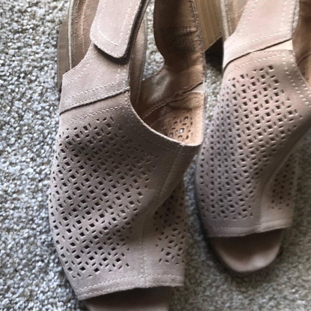 Heels - Picture 2 of 4